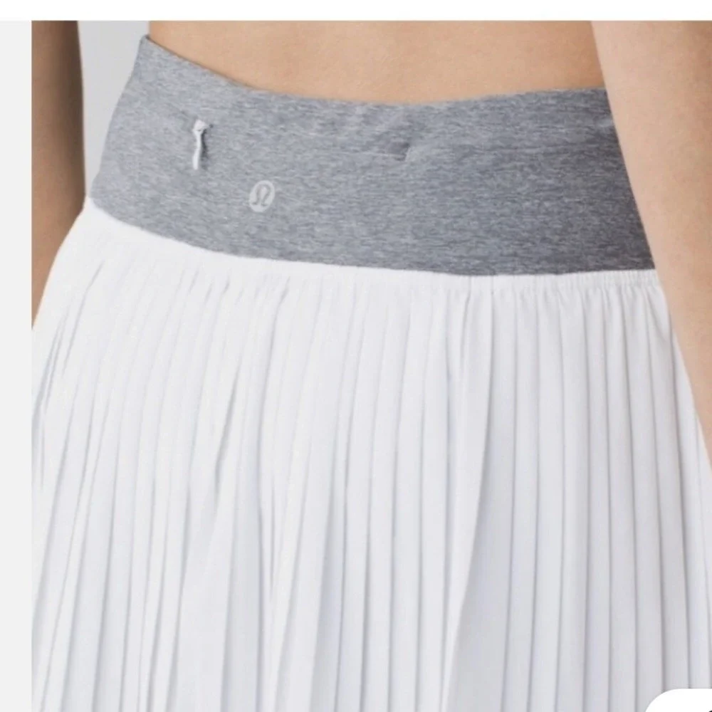 Lululemon Pleat to‎ Street Skirt Size 8 White Mini Tennis Pleated Athleisure